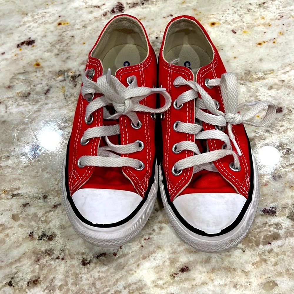 Unisex kids low top converse shoes